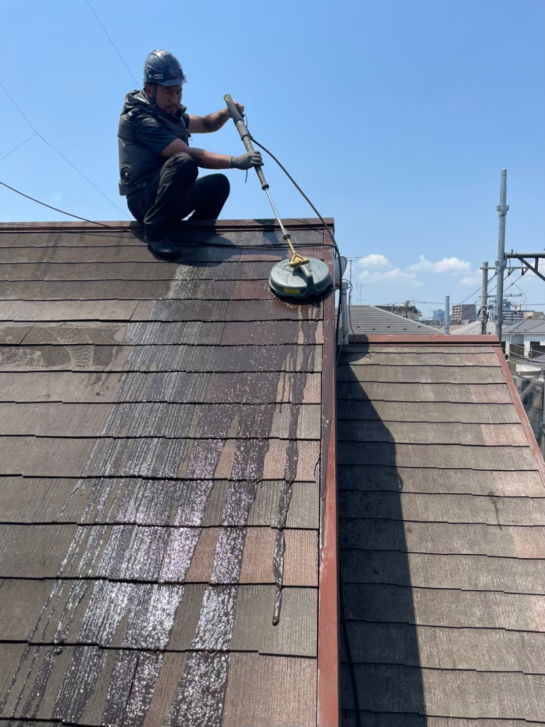 松戸市にて高圧洗浄サービス〈築20年アパートの屋根洗浄〉 施工前